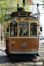 Ein Eléctrico der Sociedade de Transportes Colectivos do Porto (STCP), aufgenommen im Mai 2013.