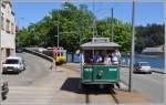 Parade historischer Strassenbahnfahrzeuge in Porto.