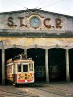 Tw 272 vor der Wagenhalle in Boavista (S.T.C.P. = Sociedade de Transportes Colectivos do Porto) - Aufn. vom 3. Mai 1988