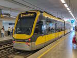 Metro do Porto Zug MP 122 auf der Linie B Express in Richtung Estádio do Dragão in der Station Trindade, 22.05.2025.