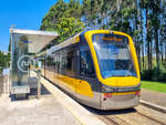 Metro do Porto Zug MP 102 auf der Linie B in Richtung Póvoa de Varzim in der Station Verdes, 23.05.2025.