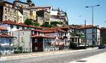 Porto Elétricos__Tw 191 vor Altstadt-Kulisse in der Rua Nova da Alfândega auf der Fahrt zum Atlantik.__06-2000