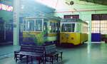 Lissabon__Museu da Carris__Verkehrsmuseum der Verkehrsbetriebe__Tw 330 [Americano 4x; J.G.Brill Company 1906; im Einsatz bis 1995] und Tw 741 [Standardwagen Ligeiro; Santa Amaro 1947; Einsatz bis