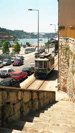 Porto Elétricos__Tw 191 in der Rua Nova da Alfândega, nahe 'Infante'.__06-2000