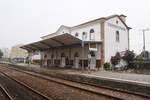 SÃO MARTINHO DO PORTO (Distrikt Leiria), 23.08.2019, der Bahnhof in der Morgenfrühe