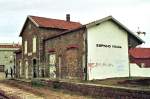 Der Schmalspurbahnhof von Espinho hat offensichtlich schon bessere Tage erlebt (12. Mai 2009). - Negativ-Scan -