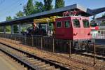 Plasser und Theurer Oberleitungsrevisionswagen RO 232 041 der CFR am 16.05.2018 im Bahnhof Ploiesti-West.
