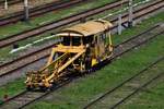 Diese Gleisbaumaschine stand am 09.04.2018 in Bahnhof Ramnicu Sarat