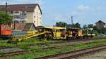 Gleisbaumaschinen abgestellt im Bahnhof Sibu am 29.07.2018.