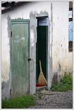 Bescheidene Infrastruktur am Fahrkartenschalter in Moldovita.