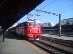 E-Lok 41-0387-5 hat gerade ihren Lauf im Nordbahnhof Bukarest beendet.