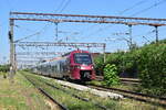 101 016 rauscht als IR 16566 Brasov - Bucuresti Nord nbei Halta Basarab vorbei in Richtung Bucuresti Nord.

Bukarest 03.08.2026