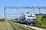 481 018-6 rauscht mit dem IC 552 Suceava - Bucuresti Nord bei Halta Basarab vorbei in Richtung Bucuresti Nord.