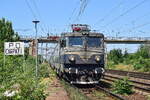 410 809-4 rollt mit dem R 5014 Buzau - Bucuresti Basarab in Carpati ein.