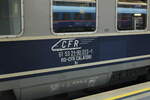 Die Beschriftung am CFR 61 53 21-90 013-1 RO-CFR Călători B11 im D 347  Dacia  nach Bucureşti Nord, am 15.08.2022 in Wien Hauptbahnhof.