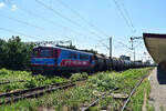600 685-7 f�hrt mit einem Erd�lzug von Constanta nach Ploiesti Est durch Ploiesti Sud.