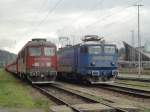 0-0218-4 der Servtrans und 60-1691-4 der DB-Schenker mit Gueterzuegen im Bahnhof Predeal am 27.09.2014.