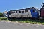 Diesellok 0 620759-6 hatte am 28.08.2016 gerade den Bahnhof Targu Mures  mit Regio in Richtung Deda verlassen.