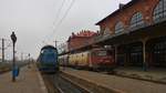 Diesellok 80-0383-2 und E-Lok 91-53-0-410170-1 im Hauptbahnhof Suceava (Burdujeni) am 25.11.2017