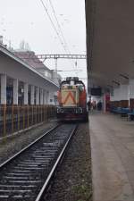 Lokomotive 82-0446-3 mit Zug aus Richtung Targu Mures im Bahnhof Cluj Napoca am 28.11.2015.