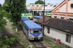 Blick von der Fugngerbrcke am Bahnhof Timisoara Nord in das darunter
liegende Depot. Am 10.5.2012 steht dort gerade ein ehemaliger DDR Triebwagen,
der nun unter der Nummer 79-0133-3 Dienst im Nahverkehr der CFR versieht.