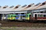 Am 12.5.2010 standen ex DR Triebwagen und zweiachsige rum�nische Malaxa
VT im bzw. vor dem Rundschuppen des Depot Timisoara. 