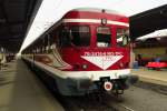 Dieser Triebwagen 76-2416-6 von TFC steht im Gara du Nord, dem Bukarester Hauptbahnhof. Am 20.11.2015 hatte ich dort die Gelegenheit einen schönen Mix an Eisenbahnen zu bestaunen. Das Fotografieren hat dort keinen gestört.