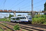 Nachschuss auf 962 097 als RE 7923 Bucuresti Nord - Aeroport Henri Coanda bei der Durchfahrt in Carpati.