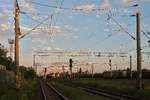 Mehrere E-Loks Baureihe 40 der CFR Marfa warteten mit Ihren Güterzügen am 12.05.2017 im Bahnhof Bacau.