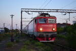 400 654-6 fährt mit ihrem Dostogliederzug in Bucuresti Basarab als R 9304 Rosiori Nord - Bucuresti Nord ein.

Bukarest 08.09.2025
