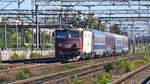 Am 06.10.2018 verließ die 91-53-0-410606-4 den bukarester Nordbahnhof mit Interregio-Garnitur. Das interessante am Bild ist, dass alle vier Wagen der Garnitur verschiedene Lackierungen haben.