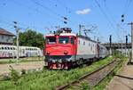 410 443-2 vom Depoul Suceava f�hrt mit den IR 1652 Suceava - Bucuresti Nord in Ploiesti Sud ein.