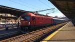 E-Lok 91-53-0-473-003-8 mit IR-Garnitur in Nordbahnhof Bukarest am 09.12.2017.