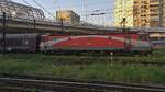 E-Lok 91-53-0-477-753-4 fährt mit IR-Garnitur am Abend des 29.05.2017 in Bahnhof Bucuresti Nord ein.