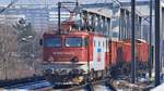E-Lok 91-53-0-474027-4 mit gemischtem Güterzug am 02.12.2018 im Bahnhof Bucuresti Baneasa.