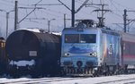 E-Lok 480-001-3 mit PErsonenzug aus Richtung Constanta durchfhrt Bahnhof Bucuresti Baneasa am Vormittag des 24.01.2016.