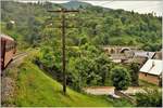 Auf der Strecke von Beclean pe Sommes nach Viseu de Jos besteht noch eine schöne Nebenbahnarchitektur und die Türen bleiben auch während der Fahrt schon mal offen.