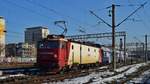 E-Lok 91-53-0-400581-1 mit Garnnitur von Doppelstockwagen im Nordbahnhof Bukarest am 24.01.2018.