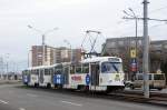 Tatra Straenbahn T4D (ex Halle/Saale 1174) sowie Beiwagen B4D (ex Halle/Saale 173), aufgenommen im Januar 2012 in Arad (Rumnien). Die Whrl-Vollwerbung am Triebwagen stammt noch aus Halle/Saale - der Beiwagen wurde in Rumnien passend beklebt - hierbei wurde auf der Trseite beim Whrl- Schriftzug statt  WHRl  allerdings  WRHl  aufgeklebt.