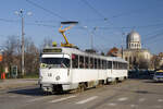Am 17. März 2013 ist Tatra T4D 42 (ex. Dresden 224 008) mit B4D 142 (ex. Dresden 274 062) als Linie 3N unterwegs und überquert soeben den Piaţa Unirii. 