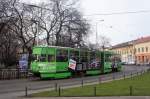 Tatra Straßenbahn KT4D Nr. 203 (ex Berlin) an der an der Haltestelle Casa de Cultura. Aufgenommen im Januar 2012 in Oradea (Rumänien).