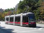 Diese ehemalige Wiener Straenbahn fhrt nun in Oradea. Ich war sehr berrascht diese Bahn dort zu sehen, denn wirklich alt sind die Zge noch nicht. 30.08.2013 um 11:55 Uhr. 