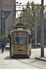 Straßenbahn der Linie 1 am 27.10.2018 in der Nähe der Muncii Unterführung in Bukarest.