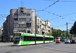 Triebwagen 3872 hat die Haltestelle 11 lunie verlassen und f�hrt auf der Linie 32 in Richtung Depoul Alexandria.