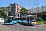 Ein Prototyp aus 2003. Triebwagen 3003 erreicht die Wendeschleife am Gara Basarab. Er ist ein Einzelst�ck und ist ein Prototyp des Typs V2A-T. Das T steht hierbei f�r Tatra da hier f�r den Bau des Fahrzeugs Achsen und andere Bauteile aus alten tatras verwedent wurden. Das Fahrzeug wurde 2003 gebaut und gilt als erster gebauter V2A-T. Am 3.8.2026 war er auf der Linie 44 unterwgs und drehte dort flei�ig seine Runden.

Bukarest 03.08.2026