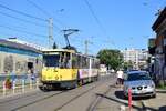 Triebwagen 094 f�hrt auf der Strada George Cosbuc am Zentralmarkt vorbei in Richtung Ploiesti Sud.
