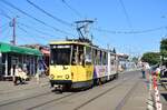 Triebwagen 097 f�hrt auf der Strada George Cosbuc am Zentralmarkt vorbei in Richtung Ploiesti Sud.