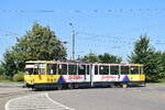 Triebwagen 070 tr�gt wie viele andere Bahnen in Ploiesti Werbung f�r die Supermarktkette La Cocos.