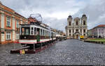 Ein Exemplar des in Eigenbau entstandenen Straßenbahntyps FII ist samt Beiwagen auf dem Piața Unirii in Timișoara (RO) ausgestellt.