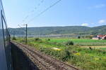 Zwischen Ormenis und Apata sieht man bereits den neuen Trassenverlauf des Neutrassierten Abschnitts der Bahnstrecke Sighisoara nach Brasov.